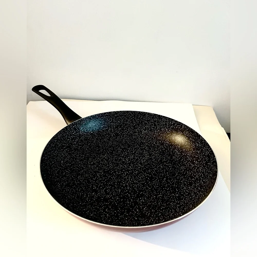 Naturapiu 11 Inch Nonstick Frying Pan Made in Italy Stone Speckle, red outer new